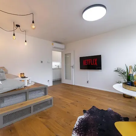 Luxurious, Charming Studio Perfect For Couples Prag Exterior foto