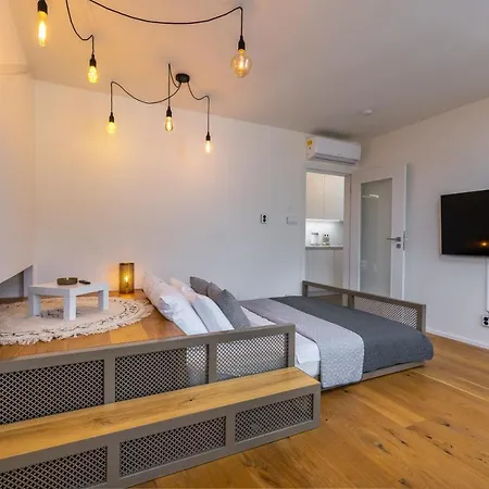 Luxurious, Charming Studio Perfect For Couples Prag Exterior foto