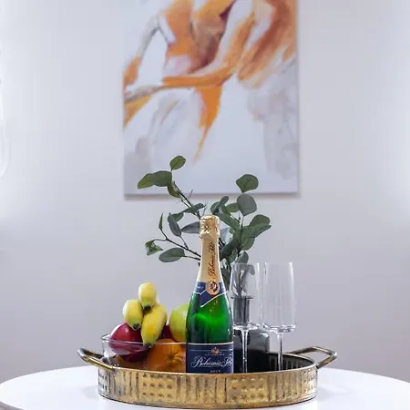 Luxurious, Charming Studio Perfect For Couples Prag Exterior foto